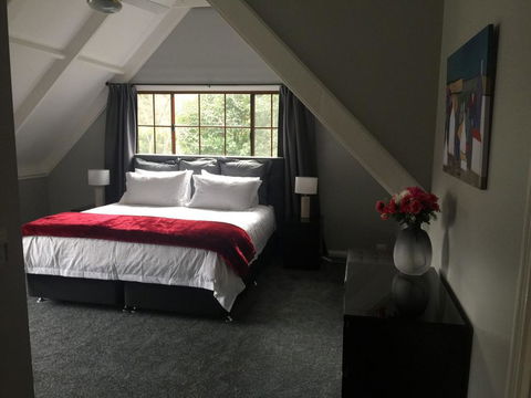 Tudor House - Large Family Home - Internet Find 0