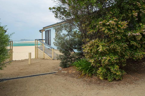 Tuross Beach Cabins & Campsites - Internet Find 0