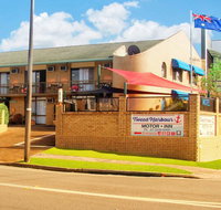 Tweed Harbour Motor Inn - Internet Find