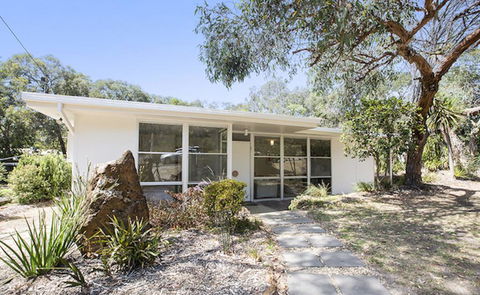 Twiggy @ Anglesea - Internet Find 1