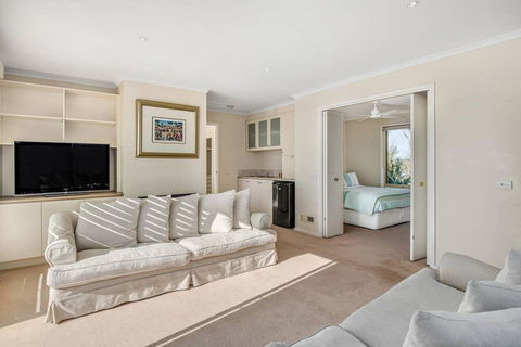 Tyrone Beach Retreat, VIEWS - Internet Find 3