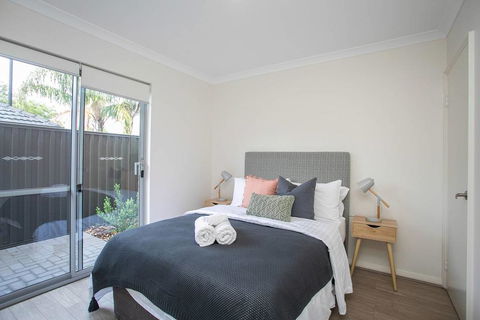 Ultimate Oasis Condo. Wifi + Netflix + Parking - Internet Find 1