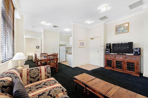 ULTIQA Rothbury Hotel - Internet Find 3