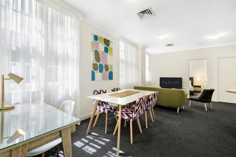 ULTIQA Rothbury Hotel - Internet Find 2