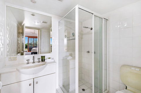 Unrivaled Ocean And City Views From Resort Style 3bed With Garden - Internet Find 2