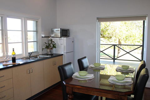 Upper Reach Spa Cottage - Internet Find 3
