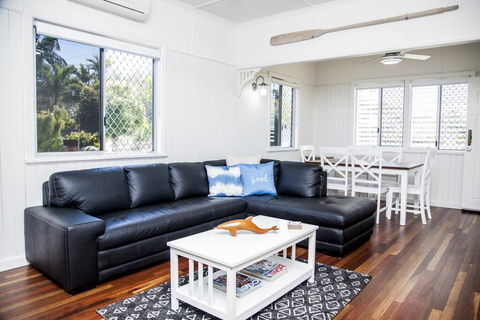 Urangan Harbour Cottage - Internet Find 0