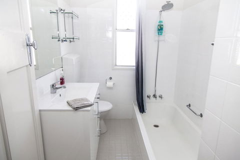 Urangan Harbour Cottage - Internet Find 3
