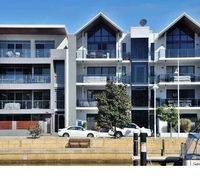 Venetian Canal 1 Bedroom Apartment - Internet Find