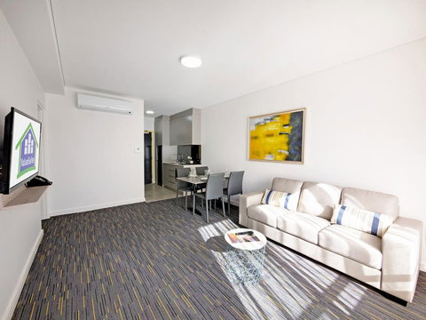 Value Suites Penrith - Internet Find 1
