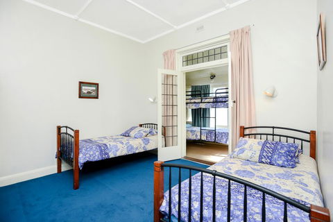 Victor Harbor Beachfront Bliss + WiFi - Internet Find 3