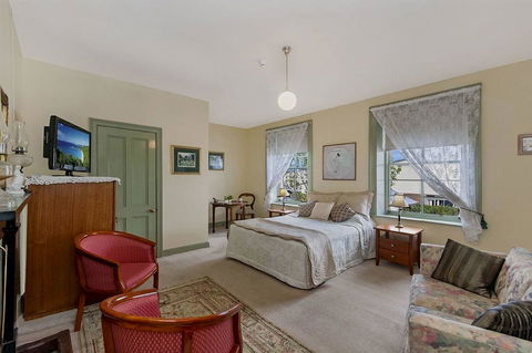 Victoria House - Internet Find 0