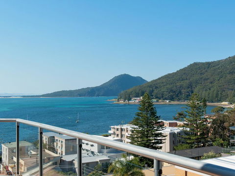 Views, Views & More Views, Sub-Penthouse In Shoal Bay - Internet Find 1