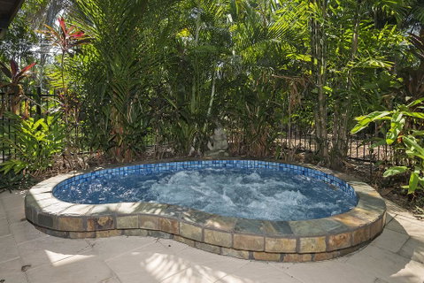 Villa Frangipani - Internet Find 1