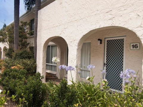 Villa Manyana 16 - Internet Find 0