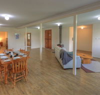Village Stays Coldstream Gallery Bungalow - Internet Find