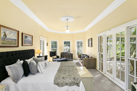 Vinden Estate Homestead - Internet Find 1
