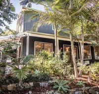 Vintage Inspired Three Bedroom Home- Heated Pool - Internet Find