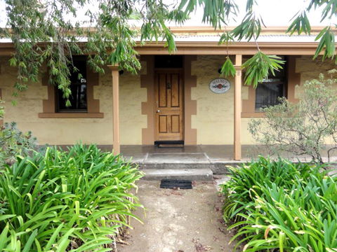 Walnut Cottage - Internet Find 0