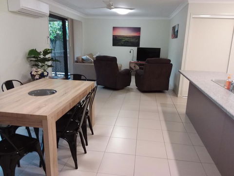 Waratah And Wattle Apartments - Internet Find 0