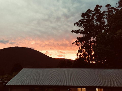 Warburton Holiday House - Internet Find 1