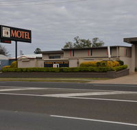 Warwick Motor Inn - Internet Find