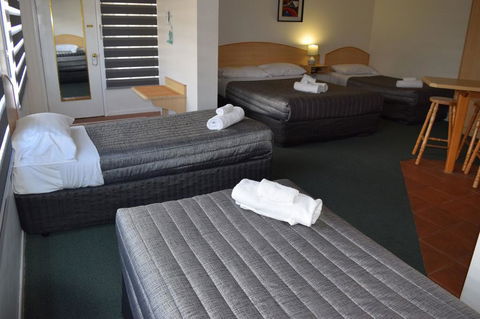 Warwick Vines Motel - Internet Find 1