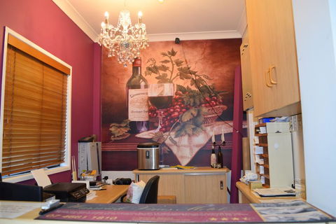 Warwick Vines Motel - Internet Find 2