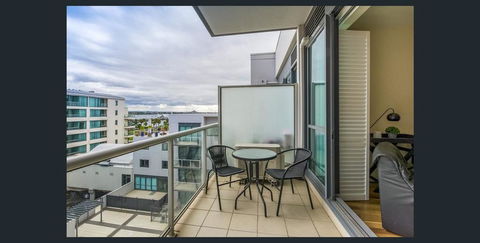 Waterfront (Yarra St) By Gold Star Stays - Internet Find 2