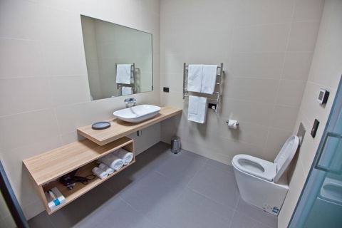 Waterfront Apartments - Internet Find 2