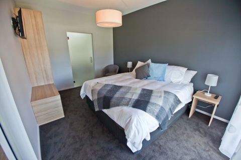 Waterfront Apartments - Internet Find 3