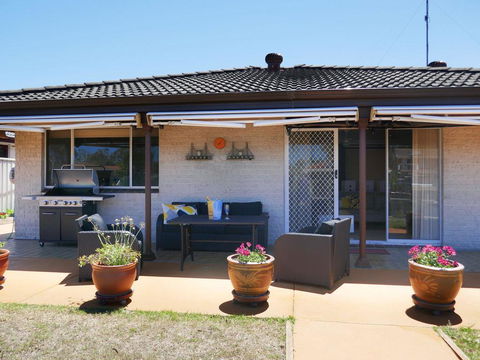 Waterfront Haven With Jetty, Mooring And WiFI - Internet Find 1