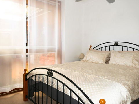Waterfront Haven With Jetty, Mooring And WiFI - Internet Find 3