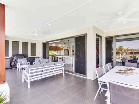 WATERFRONT HOME BORDERING MOOLOOLABA - Internet Find 2