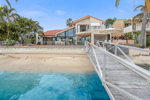 Waterfront Luxury, Noosa Heads - Internet Find 1
