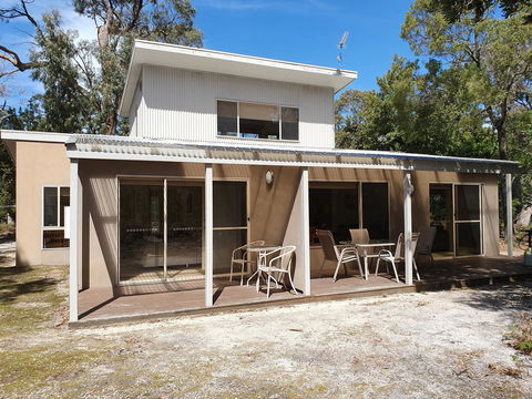 Waterfront Retreat At Wattle Point - Internet Find 1