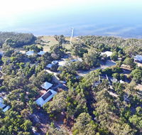 Waterfront Retreat At Wattle Point - Internet Find