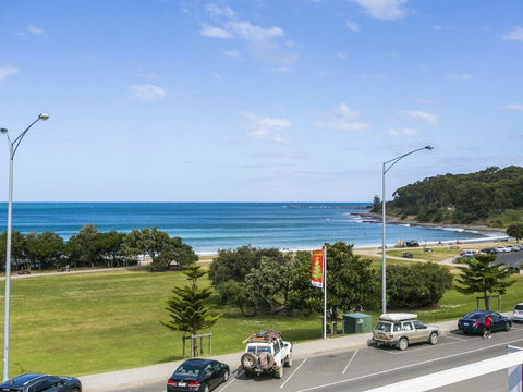 WATERFRONT THREE- In The Heart Of Lorne - Internet Find 2