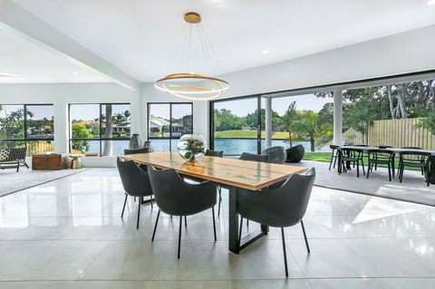 Waterfront Wonder, Noosa Waters - Internet Find 1