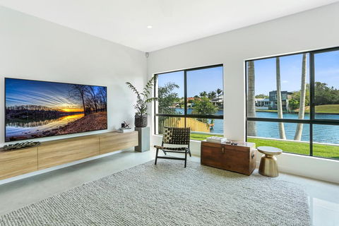 Waterfront Wonder, Noosa Waters - Internet Find 3