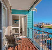 Waters Edge Apartment with Jetty - Internet Find