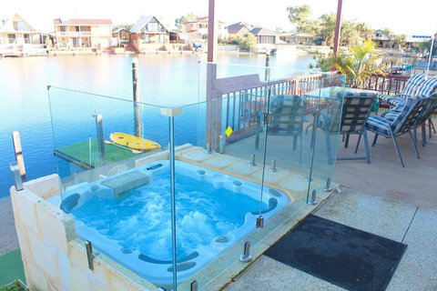 Waterside Resort Style - Internet Find 0