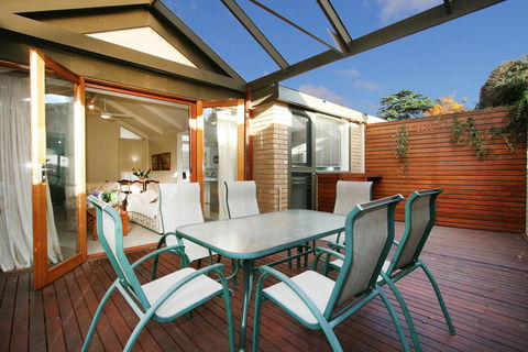 Wattle Holiday Rental - Internet Find 1
