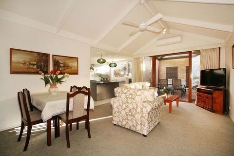 Wattle Holiday Rental - Internet Find 2