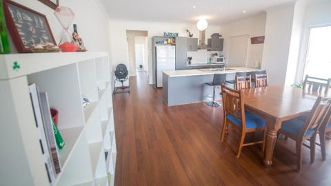 Wenneelys - 26/45 St Andrews Boulevard - Internet Find 3