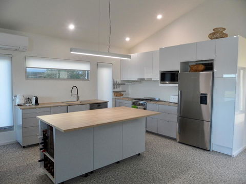 WHITE SHELLS HOLIDAY RENTAL - Internet Find 2