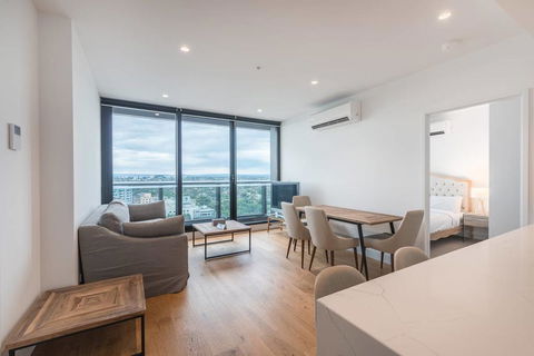Whitehorse Tower 2 Bedroom 2 Bath - Internet Find 0