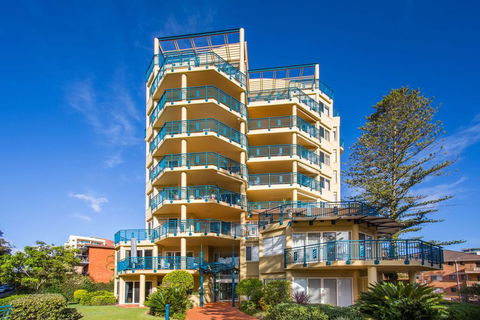 Whitesands 501 - Main Beach Location - Internet Find 0