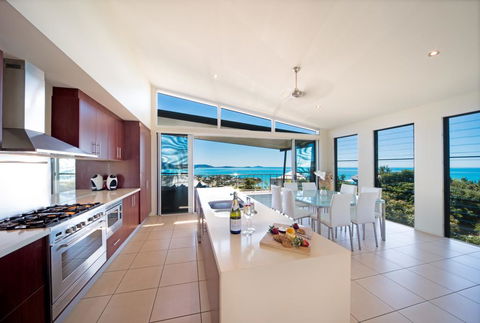 Whitsunday Views - Airlie Beach - Internet Find 0