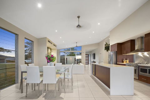 Whitsunday Views - Airlie Beach - Internet Find 3